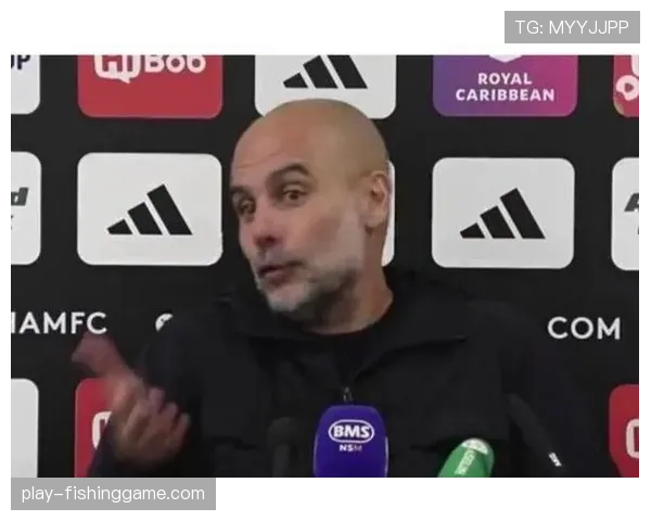 场边趣闻:主教练与第四官员因换人问题发生激烈讨论